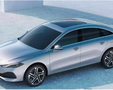 Mẫu sedan 'ăn' xăng 4,3 lít/100km lộ giá bán, siêu phẩm từ Trung Quốc hứa hẹn đe dọa Toyota Camry