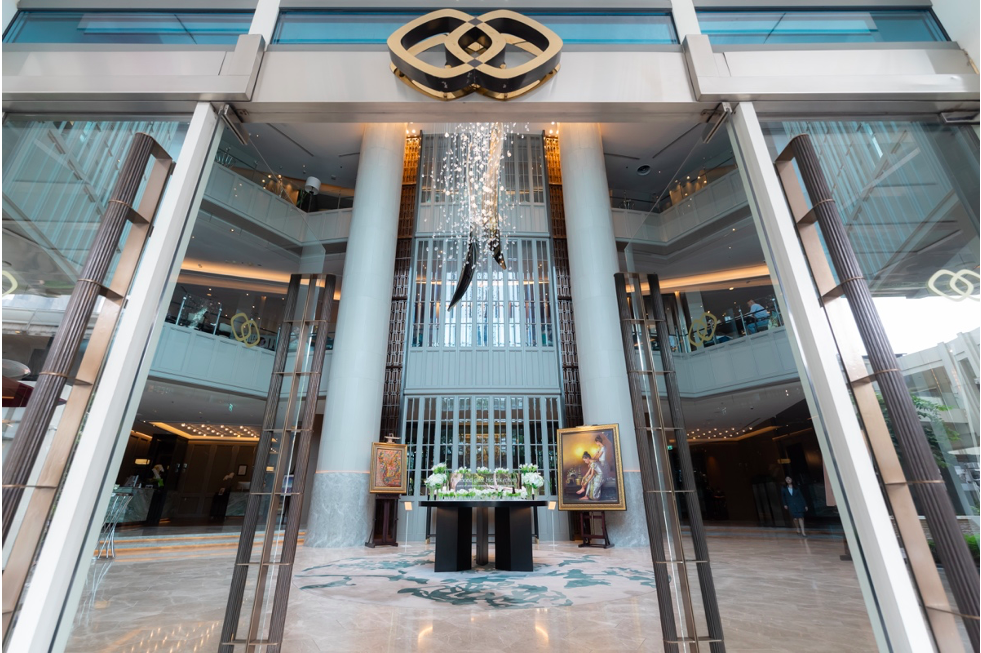 Sofitel kỷ niệm 60 năm thành lập với triển lãm thơ ca và mỹ thuật “Diamond Glow, Heart’s Echoes”