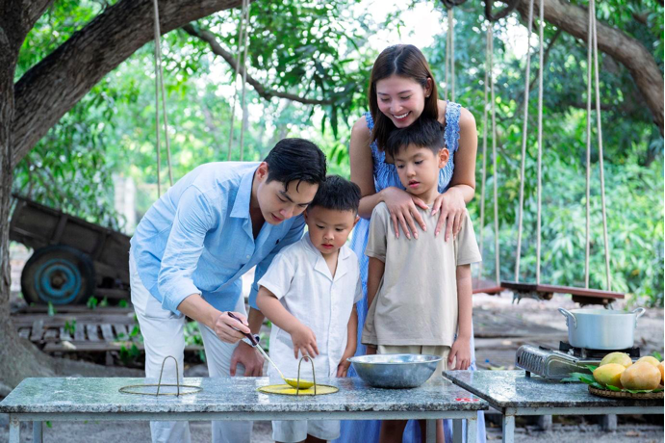 Chúng Huyền Thanh và hành trình 4 mùa cảm xúc cùng gia đình tại chuỗi resort thuộc Radisson Hotel Group