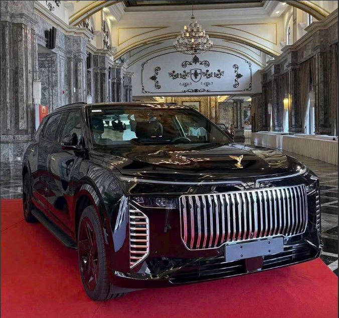 Những hình ảnh đầu tiên về SUV hạng sang VinFast Lạc Hồng 900 LX, chỉ có sản xuất 62 xe